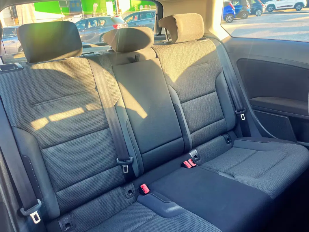 Volkswagen Golf 2014 - 10990 EUR, 175000 km - 175000km - foto 8 de 15