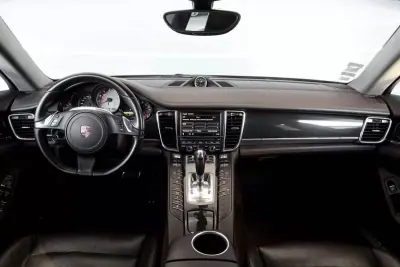 Porsche Panamera 2012 - 42500 EUR, 169168 km - AUTO.MOTO.pt - 169168km - foto 6 de 17