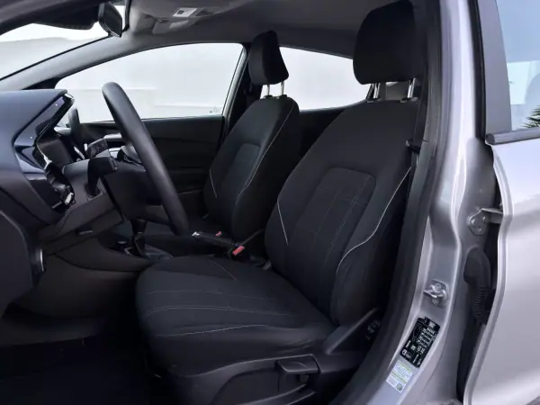 Ford Fiesta 2018 - 10500 EUR, 138071 km - AUTO.MOTO.pt - 138071km - foto 9 de 21