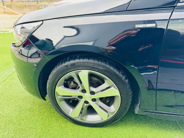 Peugeot 308 SW 2020 - 16999 EUR, 150000 km - AUTO.MOTO.pt - 150000km - foto 8 de 23