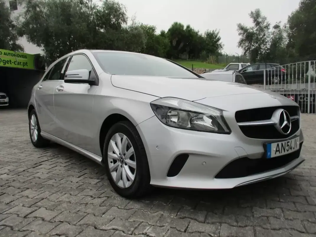 Mercedes-Benz A 180 2017 - 14990 EUR, 190000 km - 190000km - foto 2 de 26