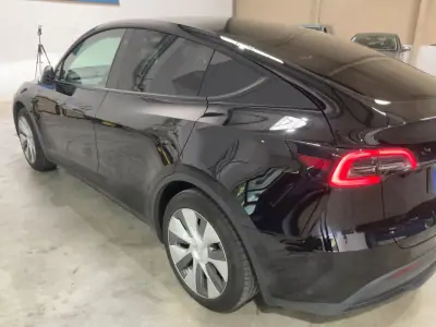 Tesla Model Y 2024 - 33990 EUR, 78253 km - 78253km - foto 2 de 17