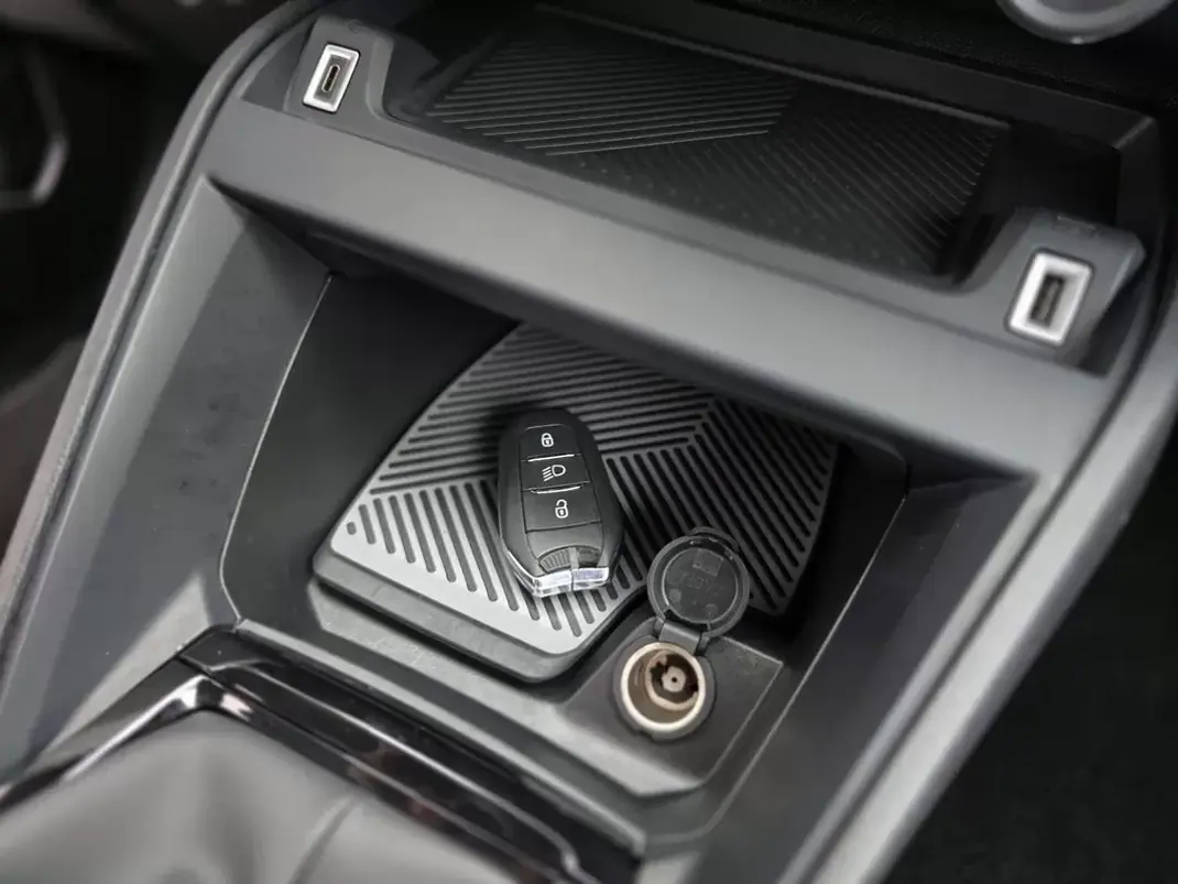 Citroën C4 2024 - 17800 EUR, 27000 km - AUTO.MOTO.pt - 27000km - foto 28 de 40