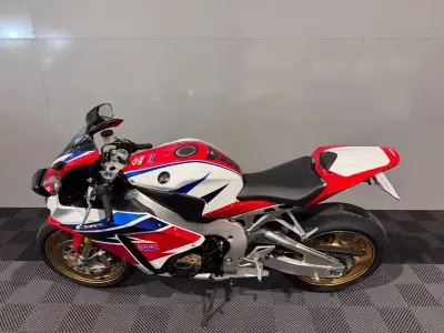 Honda CBR 1000RR 2015 - 14500 EUR, 33944 km - AUTO.MOTO.pt - 33944km - foto 8 de 21