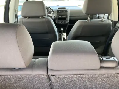 Volkswagen Polo 2007 - 3000 EUR, 190000 km - AUTO.MOTO.pt - 190000km - foto 5 de 12