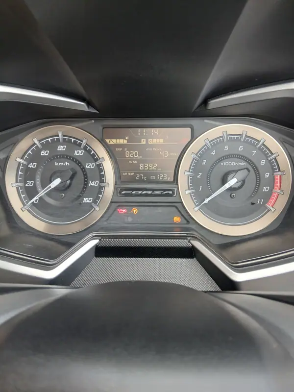 Honda Forza 2021 - 4600 EUR, 8400 km - AUTO.MOTO.pt - 8400km - foto 4 de 10
