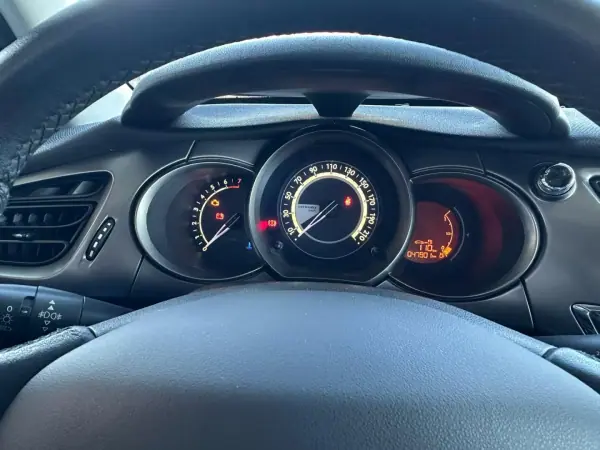 Citroën C3 2016 - 11900 EUR, 47901 km - AUTO.MOTO.pt - 47901km - foto 8 de 14