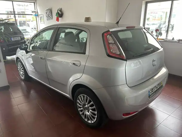 Fiat Punto 2012 - 7990 EUR, 201200 km - AUTO.MOTO.pt - 201200km - foto 12 de 12