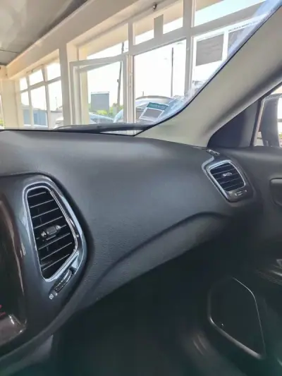 Jeep Compass 2021 - 22500 EUR, 107000 km - AUTO.MOTO.pt - 107000km - foto 41 de 45