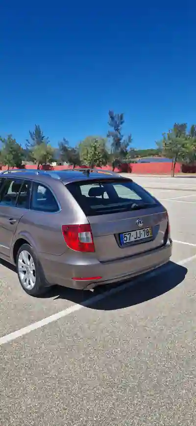 Skoda Superb Break 2010 - 9850 EUR, 235000 km - AUTO.MOTO.pt - 235000km - foto 4 de 11