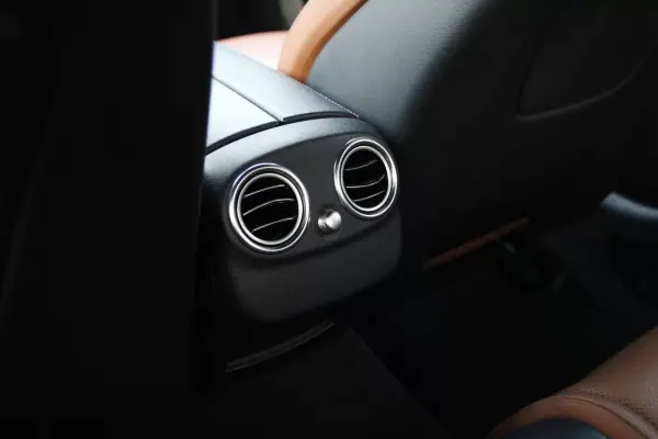 Mercedes-Benz C 220 2016 - 29990 EUR, 175000 km - AUTO.MOTO.pt - 175000km - foto 17 de 44