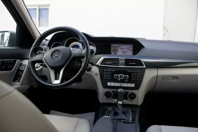 Mercedes-Benz C 220 2012 - 15990 EUR, 216000 km - AUTO.MOTO.pt - 216000km - foto 34 de 45