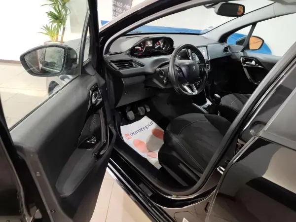 Peugeot 208 2018 - 9750 EUR, 48000 km - AUTO.MOTO.pt - 48000km - foto 10 de 25