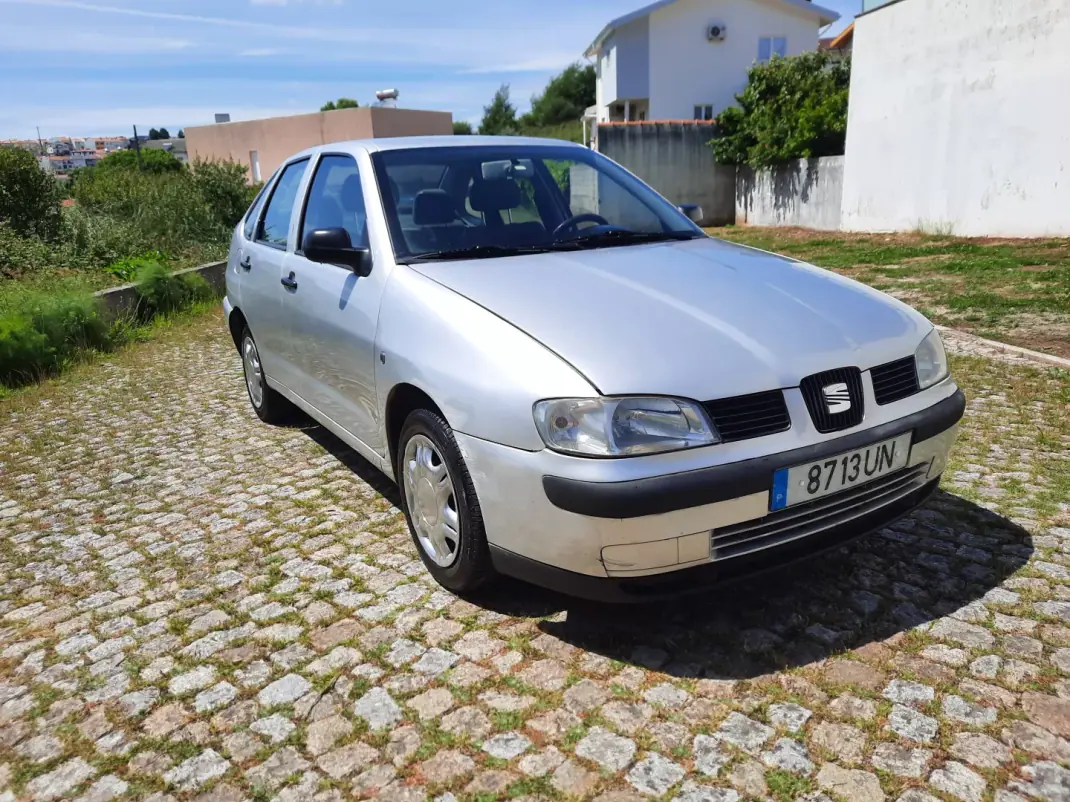 SEAT Cordoba 2001 - 2900 EUR, 206805 km - AUTO.MOTO.pt - 206805km - foto 2 de 12