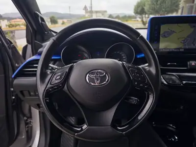 Toyota C-HR 2018 - 21990 EUR, 100000 km - AUTO.MOTO.pt - 100000km - foto 21 de 45