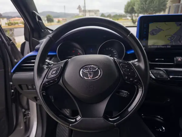 Toyota C-HR 2018 - 21990 EUR, 100000 km - AUTO.MOTO.pt - 100000km - foto 21 de 45