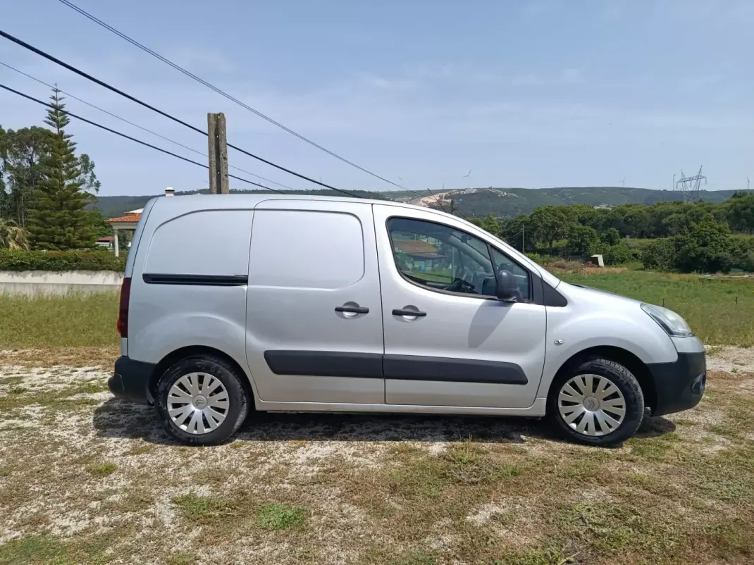 Citroën Berlingo 2013 - 123 EUR, 12350 km - AUTO.MOTO.pt - 12350km - foto 6 de 7