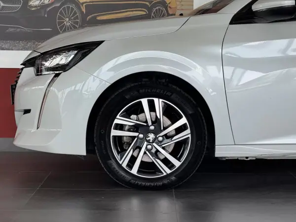 Peugeot 208 2021 - 14500 EUR, 52963 km - AUTO.MOTO.pt - 52963km - foto 8 de 22