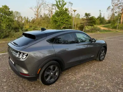 Ford Mustang Mach-E 2022 - 25900 EUR, 139000 km - AUTO.MOTO.pt - 139000km - foto 17 de 19