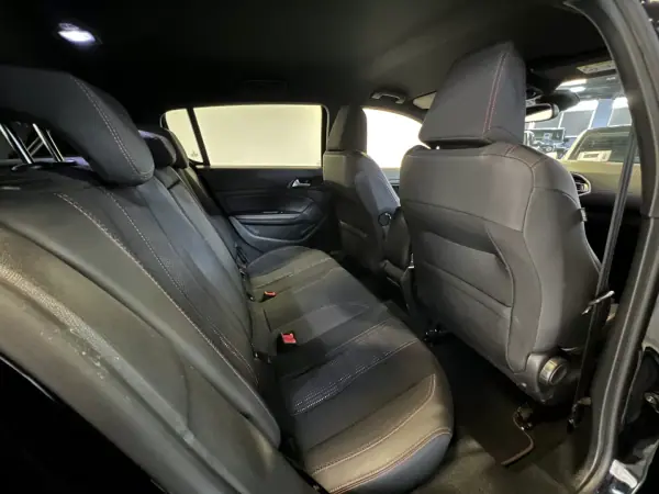 Peugeot 308 2017 - 10990 EUR, 120000 km - AUTO.MOTO.pt - 120000km - foto 9 de 35