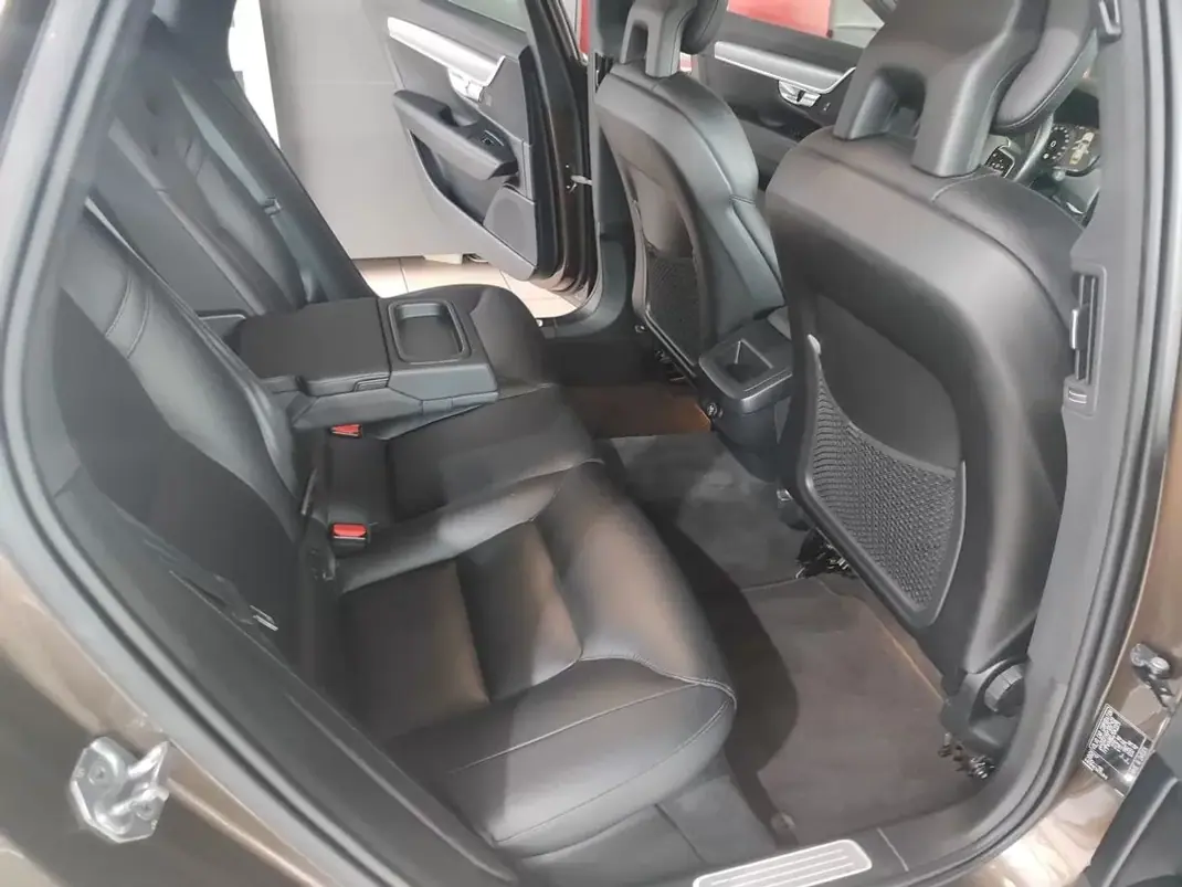 Volvo V90 2017 - 23500 EUR, 131000 km - AUTO.MOTO.pt - 131000km - foto 15 de 39