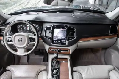 Volvo XC 90 2016 - 24990 EUR, 206775 km - AUTO.MOTO.pt - 206775km - foto 40 de 50