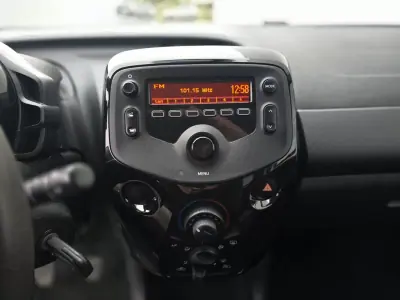 Citroën C1 2018 - 8750 EUR, 32000 km - AUTO.MOTO.pt - 32000km - foto 12 de 19