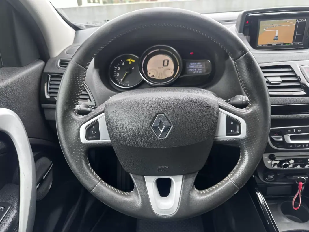 Renault Mégane 2012 - 7900 EUR, 270000 km - AUTO.MOTO.pt - 270000km - foto 29 de 36