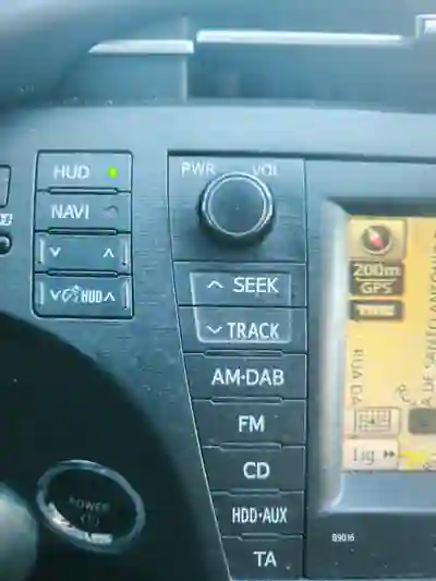 Toyota Prius 2009 - 10700 EUR, 156000 km - AUTO.MOTO.pt - 156000km - foto 6 de 11