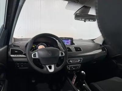 Renault Mégane 2014 - 5990 EUR, 325267 km - AUTO.MOTO.pt - 325267km - foto 17 de 20
