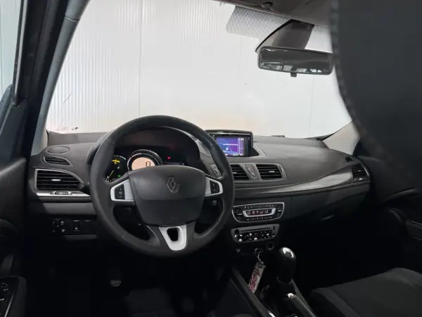 Renault Mégane 2014 - 5990 EUR, 325267 km - AUTO.MOTO.pt - 325267km - foto 17 de 20