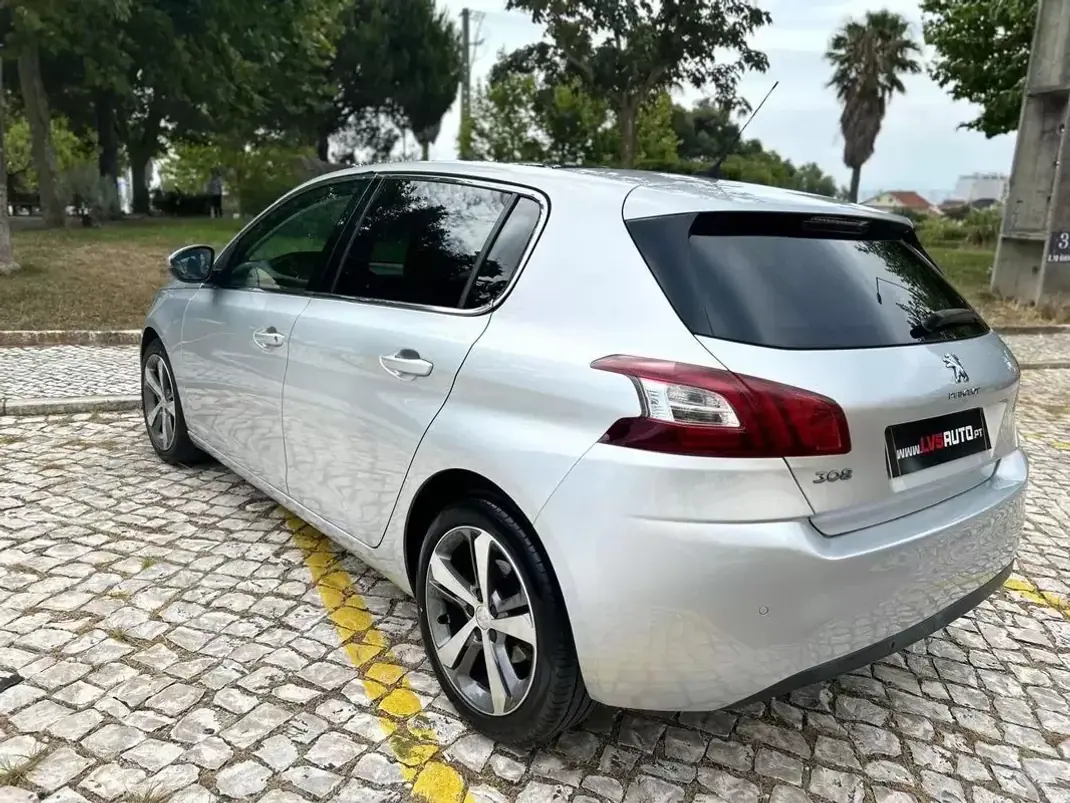 Peugeot 308 2015 - 11900 EUR, 210000 km - AUTO.MOTO.pt - 210000km - foto 5 de 36