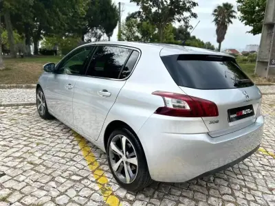Peugeot 308 2015 - 11900 EUR, 210000 km - AUTO.MOTO.pt - 210000km - foto 5 de 36
