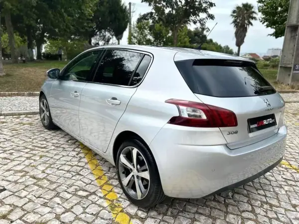 Peugeot 308 2015 - 11900 EUR, 210000 km - AUTO.MOTO.pt - 210000km - foto 5 de 36