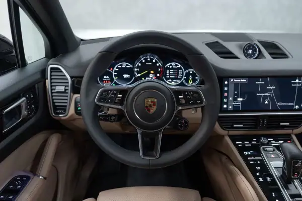 Porsche Cayenne 2023 - 89950 EUR, 40000 km - AUTO.MOTO.pt - 40000km - foto 23 de 59