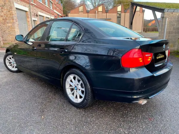 BMW 318 2011 - 8900 EUR, 96199 km - AUTO.MOTO.pt - 96199km - foto 4 de 14