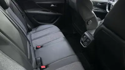 Peugeot 3008 2018 - 16990 EUR, 131000 km - AUTO.MOTO.pt - 131000km - foto 16 de 23