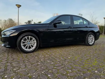 BMW 318 2013 - 15900 EUR, 177000 km - AUTO.MOTO.pt - 177000km - foto 3 de 17