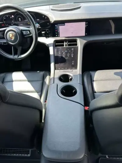 Porsche Taycan 2022 - 67900 EUR, 90000 km - AUTO.MOTO.pt - 90000km - foto 50 de 60