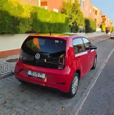 Volkswagen Up! 2018 - 8950 EUR, 81737 km - AUTO.MOTO.pt - 81737km - foto 4 de 15