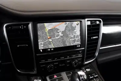 Porsche Panamera 2012 - 42500 EUR, 169168 km - AUTO.MOTO.pt - 169168km - foto 13 de 17