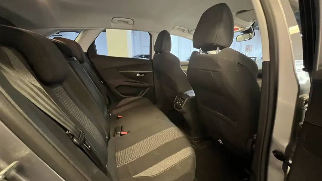 Peugeot 3008 2019 - 13990 EUR, 110000 km - AUTO.MOTO.pt - 110000km - foto 7 de 27