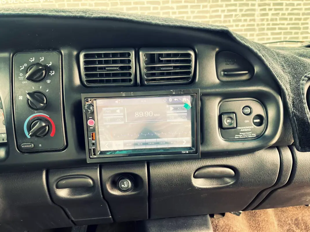 Dodge RAM 1998 - 24900 EUR, 110000 km - AUTO.MOTO.pt - 110000km - foto 15 de 17