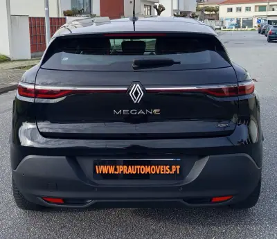 Renault Mégane E-Tech 2023 - 23490 EUR, 64900 km - AUTO.MOTO.pt - 64900km - foto 8 de 20