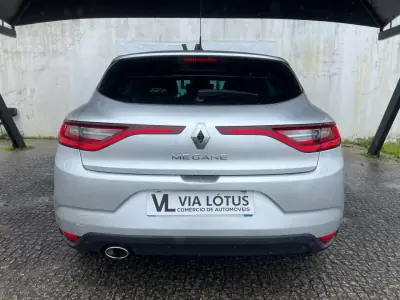 Renault Mégane 2018 - 14500 EUR, 170000 km - AUTO.MOTO.pt - 170000km - foto 4 de 12