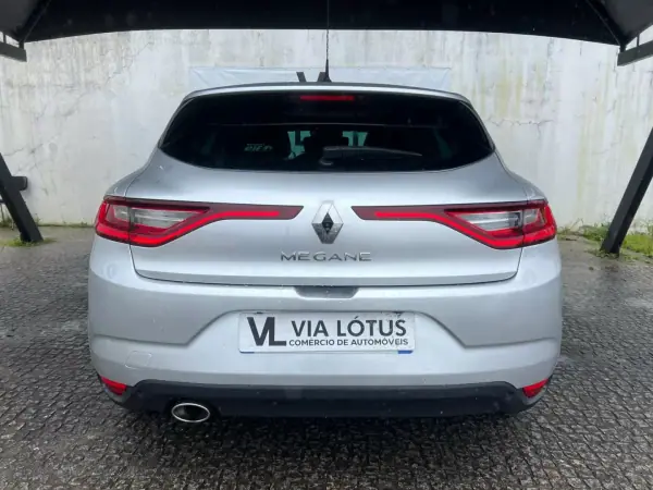 Renault Mégane 2018 - 14500 EUR, 170000 km - AUTO.MOTO.pt - 170000km - foto 4 de 12