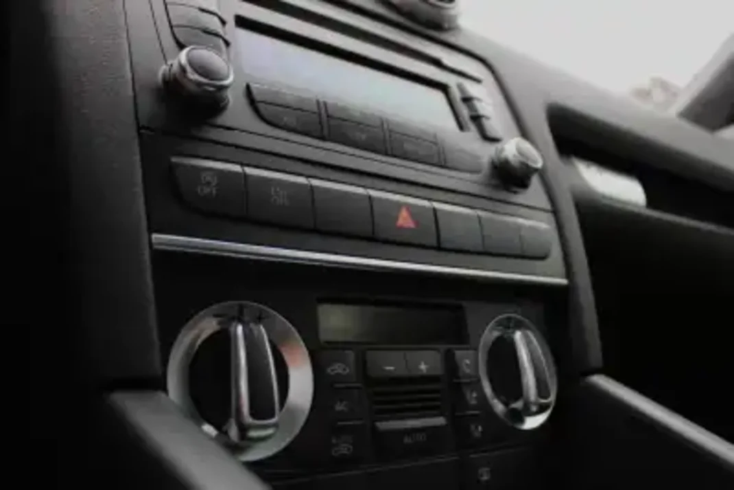 Audi A3 Cabrio 2009 - 11990 EUR, 180000 km - AUTO.MOTO.pt - 180000km - foto 29 de 42