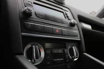 Audi A3 Cabrio 2009 - 11990 EUR, 180000 km - AUTO.MOTO.pt - 180000km - foto 29 de 42