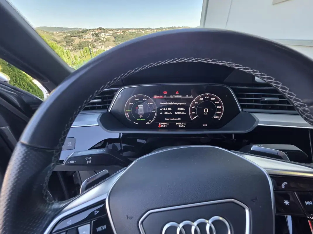 Audi e-tron 2021 - 32900 EUR, 120000 km - 120000km - foto 23 de 51