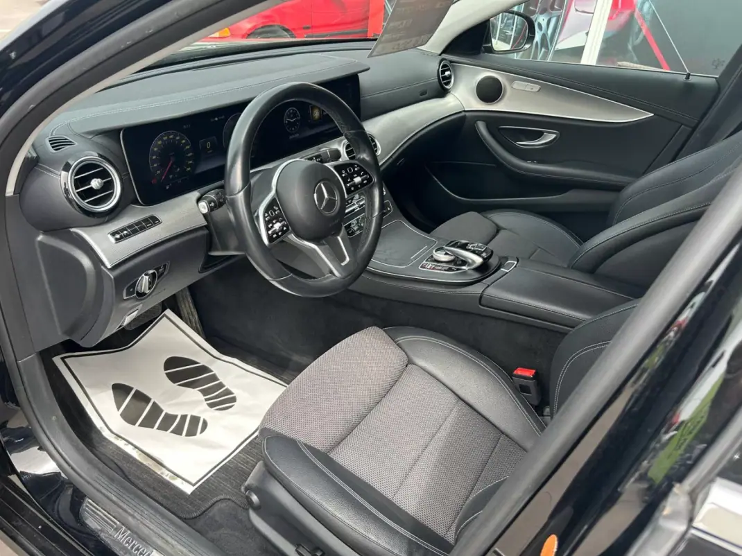 Mercedes-Benz E 300 2020 - 28990 EUR, 140000 km - AUTO.MOTO.pt - 140000km - foto 8 de 23